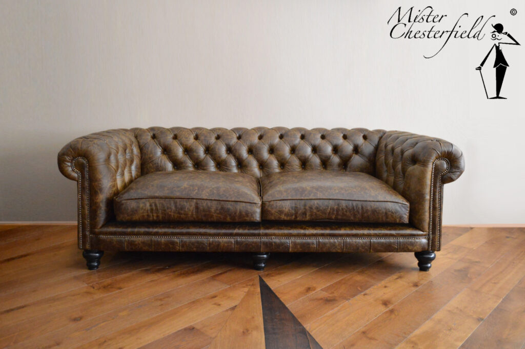 original-english-chesterfield-in-vintage