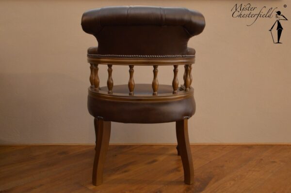 chesterfield_captains_chair_detail_2