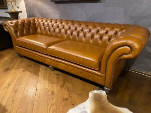 chesterfield-bank-showroom-model-Oxford-bank-277cm
