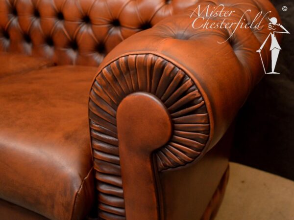 detail-3-ranke-chesterfield-2-places-antique-tan-chestnut-canape-chesterfields-occasion-petit