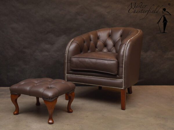 originele-chesterfield-liverpool-fauteuil-stoel-ranke-kleine-meubels-in-camel-kleur