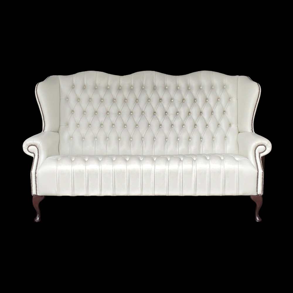 Chesterfield High-back in showroom nieuwstaat Bright white (spiraalveringen) Direct leverbaar