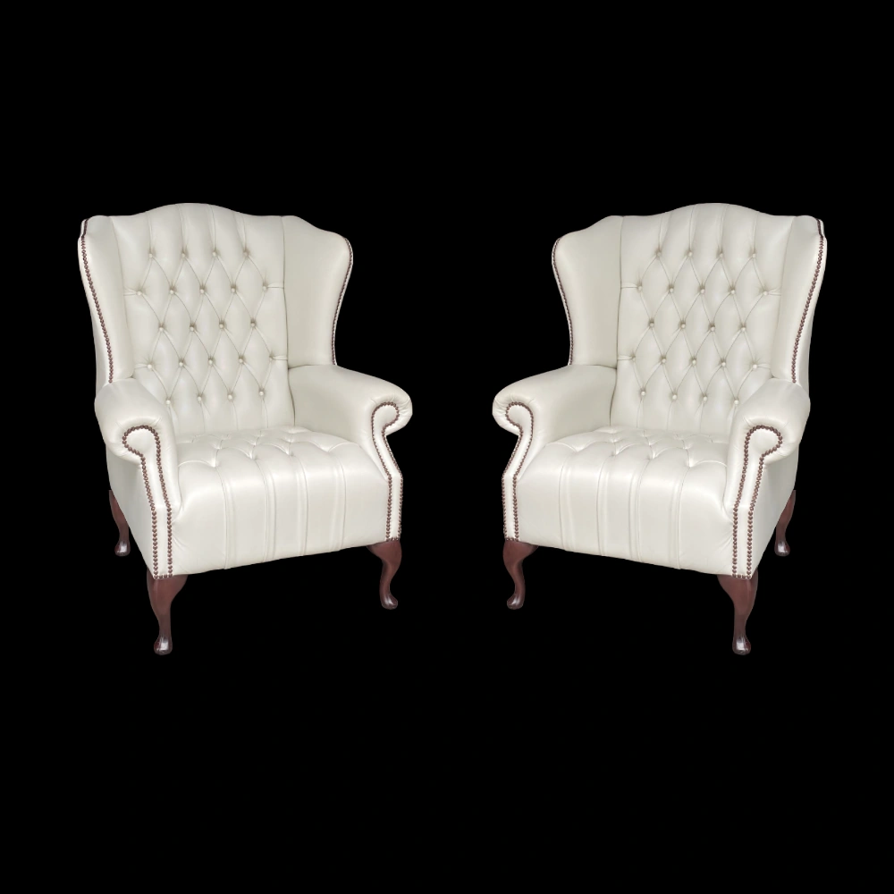 Chesterfield High-back in showroom nieuwstaat Bright white (spiraalveringen) Direct leverbaar